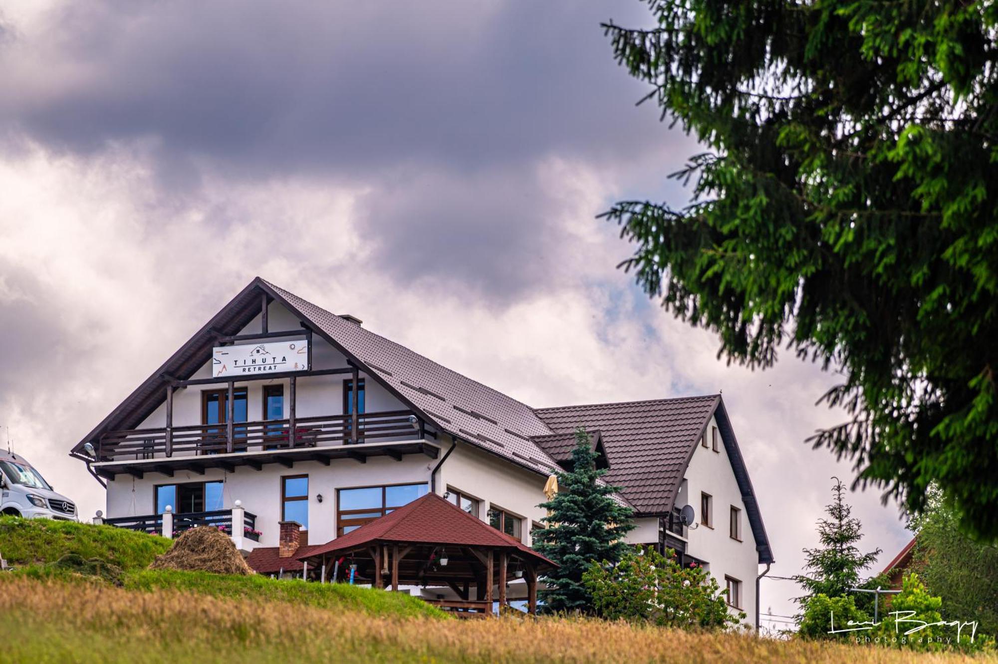 Tihuta Retreat Hotel Piatra Fantanele Exterior photo